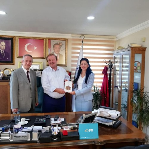 Belediye Başkanımız Mehmet Temel, Yalova PTT baş müdürü Elif Tan ve Pazarlama birimi Selçuk Tokay'ı makamında ağırladı.